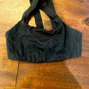 Lululemon Snakeskin Sports Bra, great condition size 6!